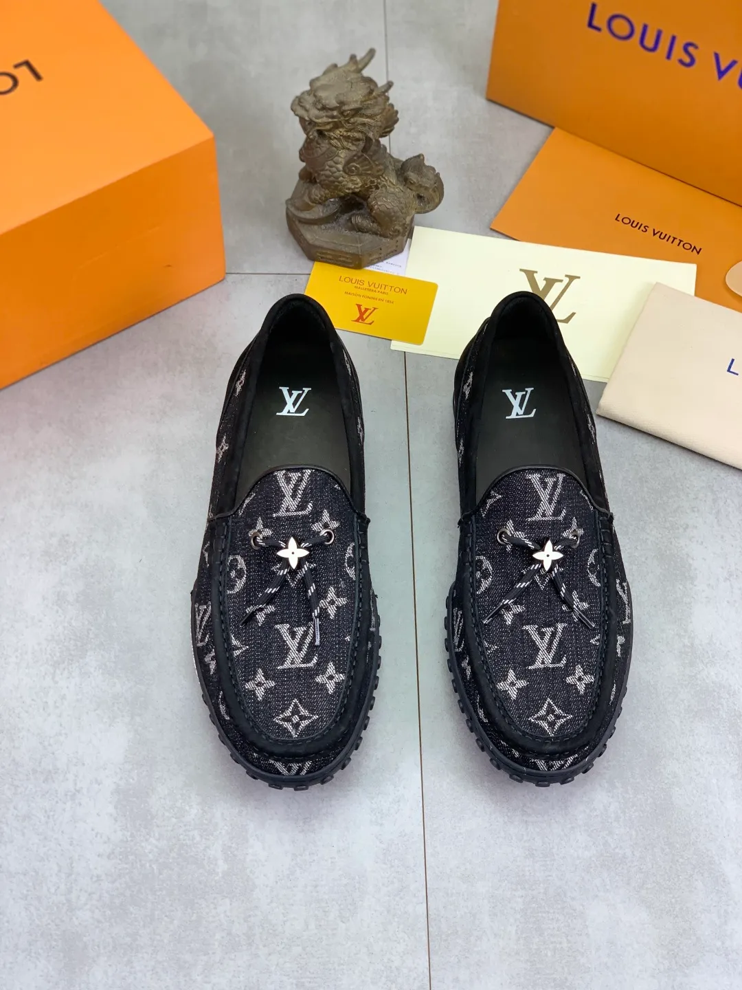 Men's Men's Shoes 💰P640 New Style 💶[LOUIS VUITTON] Water-dyed Niuli Original Order New Style 🍀LV Louis Vuitton *——Top version of LV classic leather shoes! Made of imported original calfskin, original leather side strips and wear-resistant high-end rubber outsole! High quality products! Color: black optional Size: 39-45